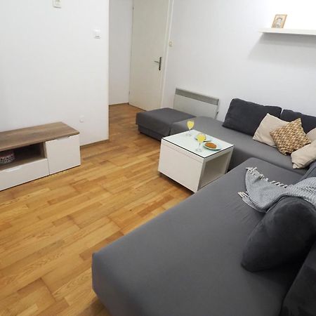 Apartment With Garden In Barbariga Extérieur photo